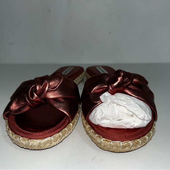 Tabitha Simmons 
HELI PEACH METALLIC NAPPA by Size: 36.5 $400 offers accepted - Picture 5 of 8